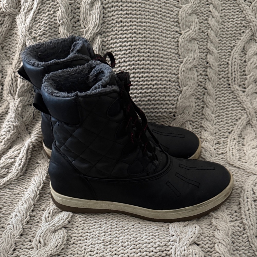 Women's Black Quilted Winter Boots